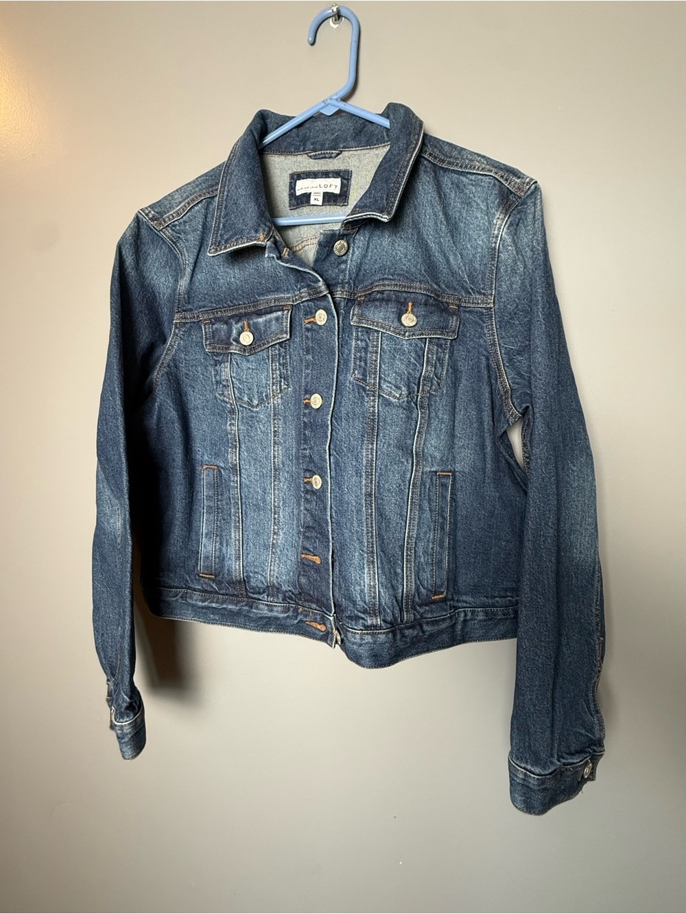 LOFT Trucker Style Denim Jacket Dark to Medium indigo Wash Sz XL Runs Small